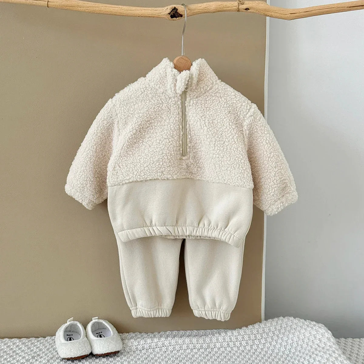 סט סוודר ומכנס חגיגיים